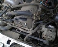 Adjusting the tension of the alternator belt in a Chevrolet Niva